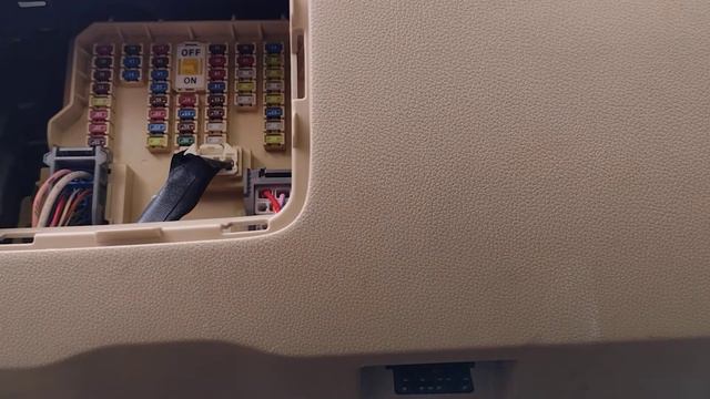 Hardwire a Dash Cam in a Kia Sedona смотреть онлайн