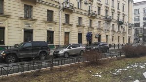 В глубоком обмороке от безвкусицы! Украшение ужасом входов в рестораны в Санкт-Петербурге
