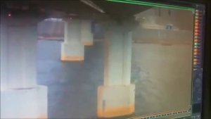 Падение фуры с моста