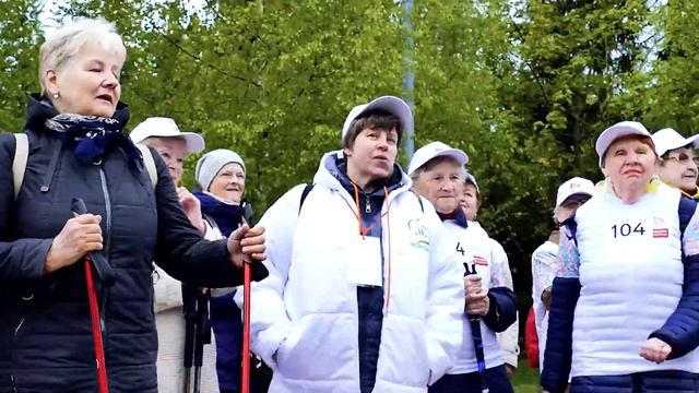 Массовый заход Московского долголетия по скандинавской ходьбе смотреть онлайн