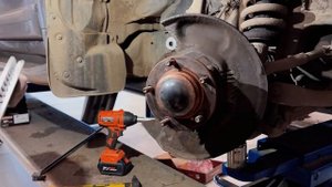 Установка тормозных дисков POWERSTOP Evolution и колодок Evolution PLUS на Toyota land Cruiser 200