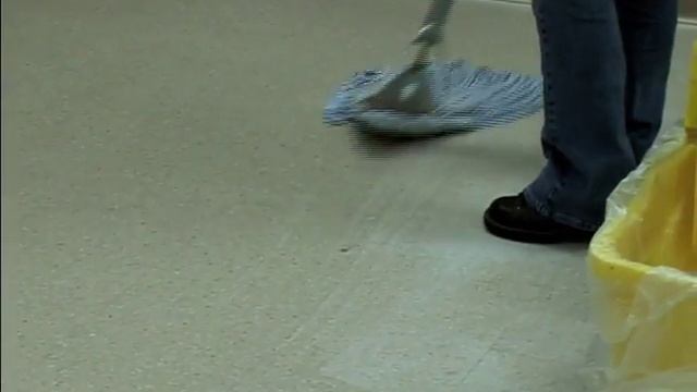 Ecolab - Applying Floor Finish with a String Mop смотреть онлайн