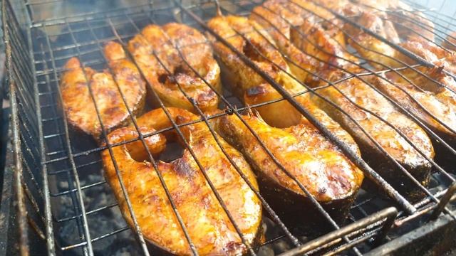 ВКУСНЕЙШАЯ ФОРЕЛЬ НА МАНГАЛЕ / БЫСТРО ПРИГОТОВИЛИ РЫБУ #форель #форельнамангале #быстрыерецепты