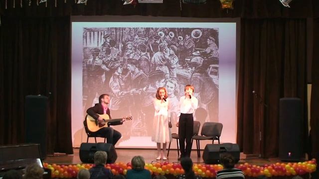 В лесу прифронтовом ( в исполнении Родиона и Виктории Решетило ) смотреть онлайн