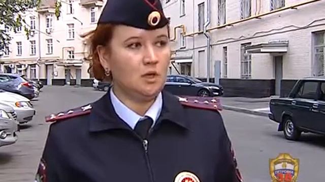 Полицейские дубинками загнали змею смотреть онлайн