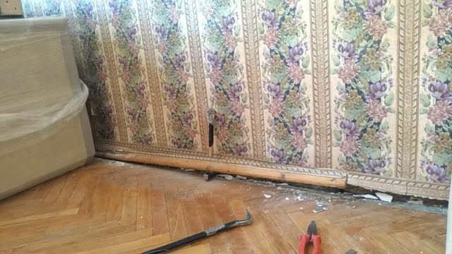 Отрезаем кусок плинтуса смотреть онлайн