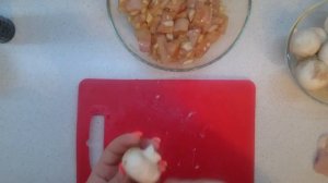 Курица с шампиньонами в сметанном соусе