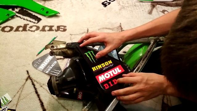 Как бюджетно изготовить наклейки на свой мотоцикл/пит-байк. Наклейки своими руками! смотреть онлайн