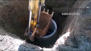 Установка 4-х бетонных колец трактором JCB.Благоустройство.рф