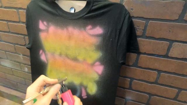 How to Paint Graffiti on BLACK t shirts WITHOUT a hair dryer смотреть онлайн