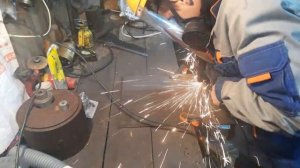 Витн с трапецевидной резьбой и тиски.