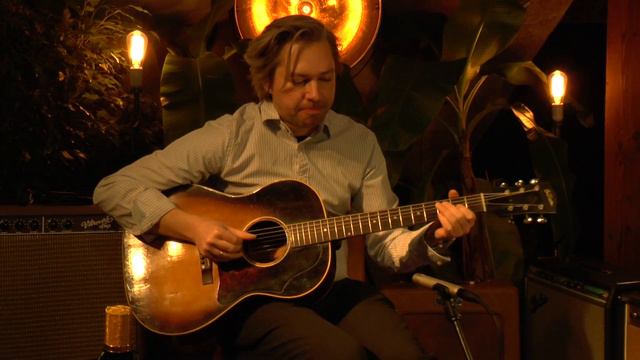 Gibson LG-2 from 1955 presented by Vintage-Guitar Oldenburg and Tobias Hoffmann смотреть онлайн