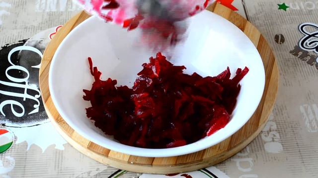 Свекольный салат с морковью и чесноком – вкусно и полезно