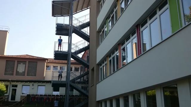 97531 connected to 2 People juggle 3 Balls connect смотреть онлайн