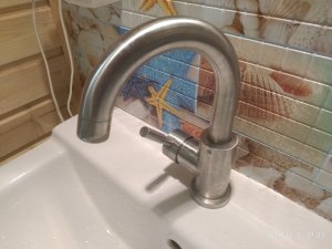 Как подключить, подсоединить смеситель с медными  трубками к водопроводу.
