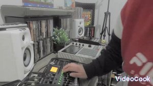 Dusty Boom Bap / ZOOM R8. using 8 tracks as part mutes.
