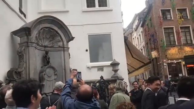 Фонтан «Писающий мальчик» Брюссель смотреть онлайн