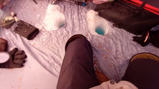 ЗА ТАКОЙ РЫБАЛКОЙ СТОИЛО СЮДА ИДТИ!!! Клюет только опусти! Зимняя рыбалка на мормышку. смотреть онлайн