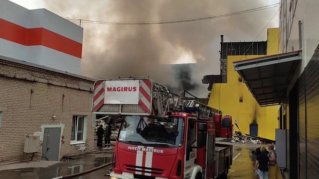 пожар в Марьино, близко смотреть онлайн