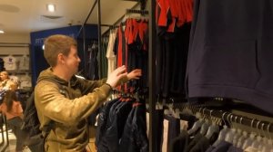 ЧТО ПРОДАЕТСЯ В МАГАЗИНЕ ПСЖ? | Мопед за 2000 $, уникальная футболка за 250 $