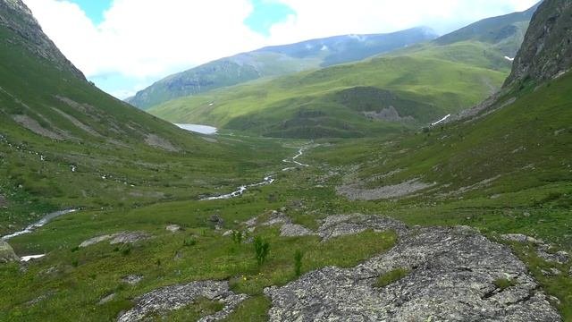Горный поход по Архызу 4. Град с грозой на высокогорье. Палатка протекает.