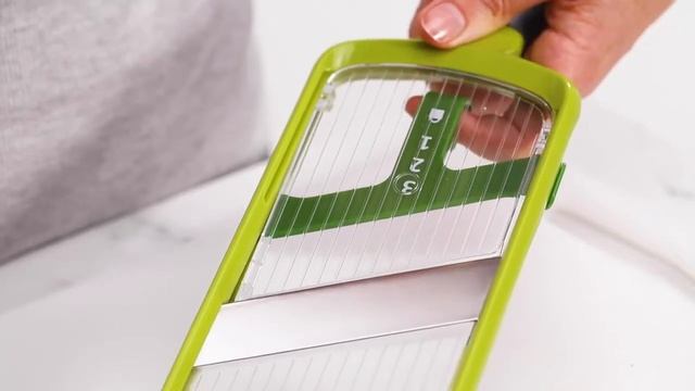 PinchofJoy.ru / Терка с держателем для продуктов Mandoline зеленая / Joseph Joseph смотреть онлайн