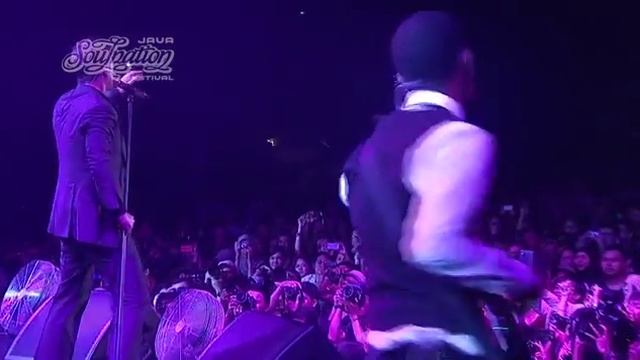 Robin Thicke Live at Java Soulnation 2012 смотреть онлайн