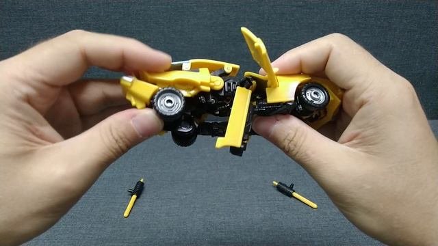 Обзор трансформера Bumblebee - Deluxe Class - Transformers 2007. Музей Р-ТФ.