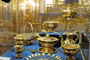 Экскурсия по выставке "Фамильное серебро дворянского рода. Клад из особняка Нарышкиных".