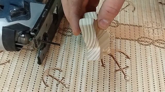 Подставка для мобильного телефона. Деревянная  подставка для смартфона.