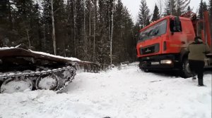 Рейс на лесовозе  Слетел с лежнёвки!