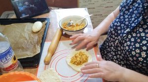 А теперь пирожки с капустой и яйцом в духовке.