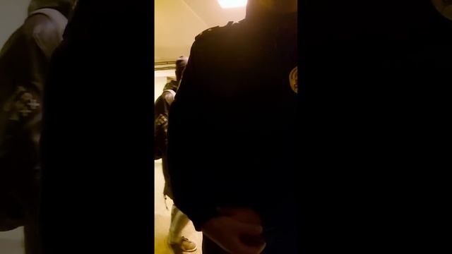 Незаконные требования "полицейских " и незаконное задержание. смотреть онлайн