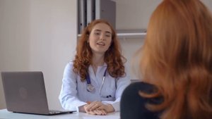 Мама рожает черно-белых близнецов, а спустя 7 лет её ожидает ещё больший сюрприз!