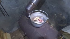 Живем на балагане зимой в лесу, рыбалка на щуку