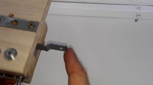 Кондуктор под отверстия для конфирматов и шкантов из подручных материалов. Полный обзор.