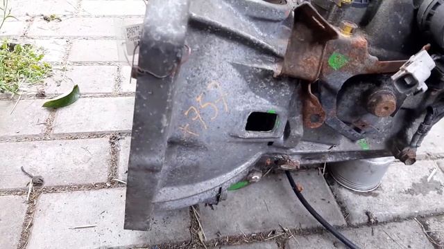 Toyota 1.0, 1.3 Petrol Yaris Aygo Citroen C1 Peugeot 107 semi automatic, checking and making neutra смотреть онлайн