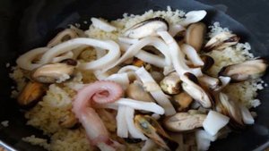 Салат с кускусом и морепродуктами