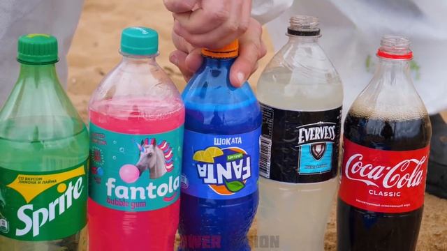 FaceBook Logo in the Hole with Orbeez, Coca Cola, Mentos & Popular Sodas смотреть онлайн