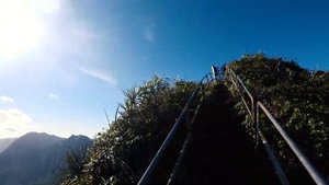 НЕЗАКОННЫЙ ХАЙК. ШТРАФ $1,000 - #ГАВАЙИ ОАХУ ЛЕСТНИЦА В НЕБО (Haiku Stairs_Stairway to Heaven)