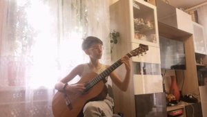 Я на камушке сижу на гитаре