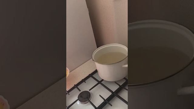 Принцесса Алиса готовит суп борщ