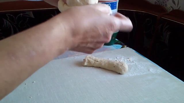 Булочки с изюмом из дрожжевого теста смотреть онлайн