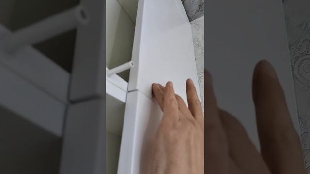 Распашной шкаф без ручек