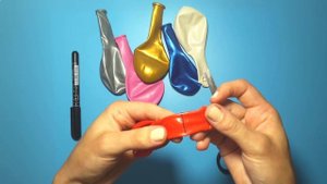 DIY? - ЮБКА ДЛЯ КУКЛЫ из воздушного шарика сделанная своими руками