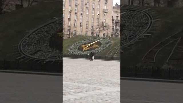 ЦВЕТОЧНЫЕ ЧАСЫ МОСКВА Поклонная гора