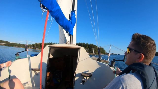 Яхта за косарь. Первый раз под парусом. [S1E6] смотреть онлайн