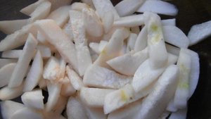 Дайкон жареный с луком