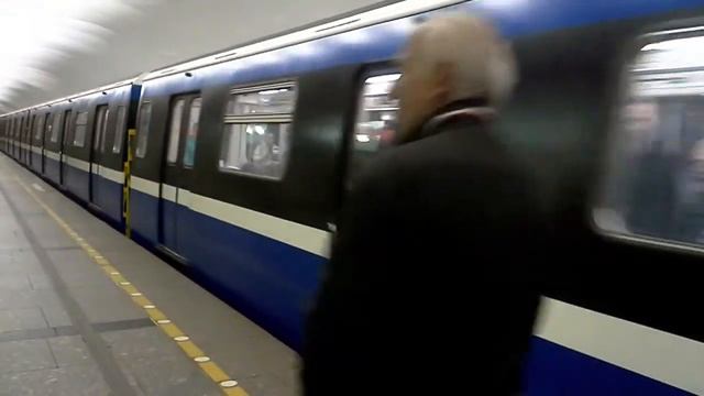 Юбилейный пассажиры зашли в салон смотреть онлайн