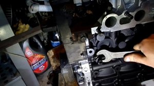 РЕМОНТ ДВС 128   Устанавливаем датчик давления масла  двигателя  Джили МК  копия   TOYOT A4 FE
